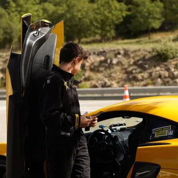 Pilotage pour Enfant en McLaren 540C près de Toulouse