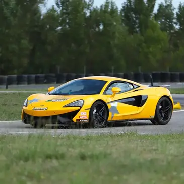 Pilotage pour Enfant en McLaren 540C près de Toulouse