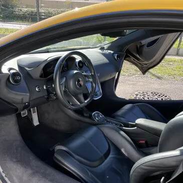 Pilotage pour Enfant en McLaren 540C près de Provins