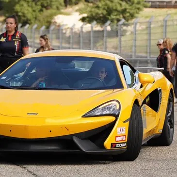 Pilotage pour Enfant en McLaren 540C près de Provins