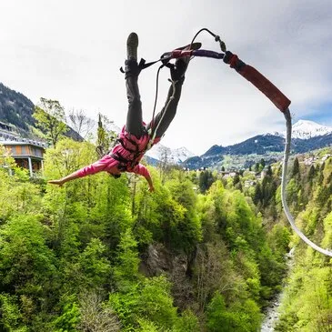 Saut à l'élastique à Saint-Gervais face au Mont-Blanc