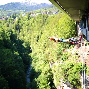Saut à l'élastique à Saint-Gervais face au Mont-Blanc