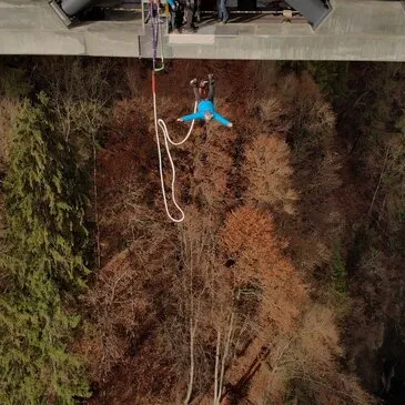 Saut à l'élastique à Saint-Gervais face au Mont-Blanc
