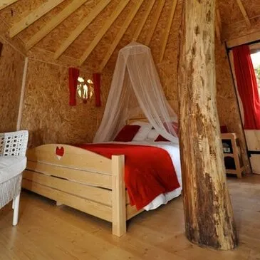 Nuit en Cabane dans les Arbres près de Lyon