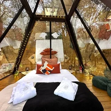 Nuit en Pyramide de Verre près de Perpignan