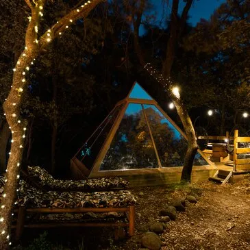 Nuit en Pyramide de Verre près de Perpignan