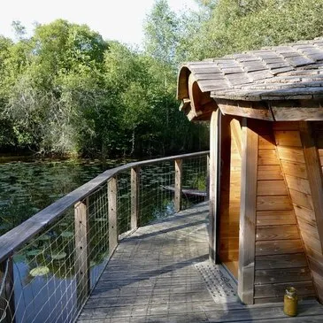 Cabane sur l'eau près de Bourges