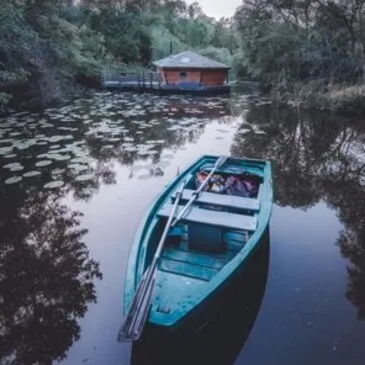 Cabane sur l'eau près de Bourges