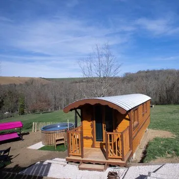 Nuit en Roulotte avec Bain Nordique Privatif près de Toulouse