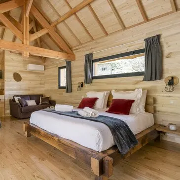 Cabane sur Pilotis avec Spa et Sauna Privatif près d'Annonay