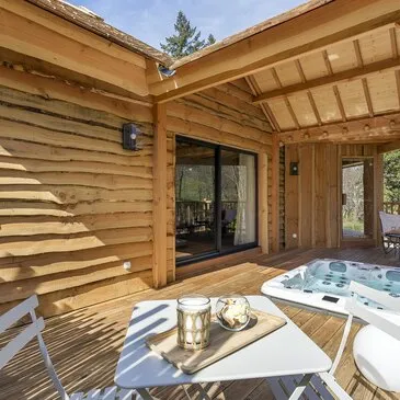 Cabane sur Pilotis avec Spa et Sauna Privatif près d'Annonay