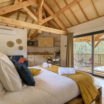 Cabane sur Pilotis avec Spa et Sauna Privatif près d'Annonay