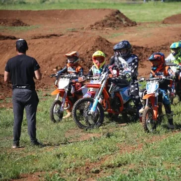 Initiation au Moto-Cross près de Villefranche-de-Rouergue
