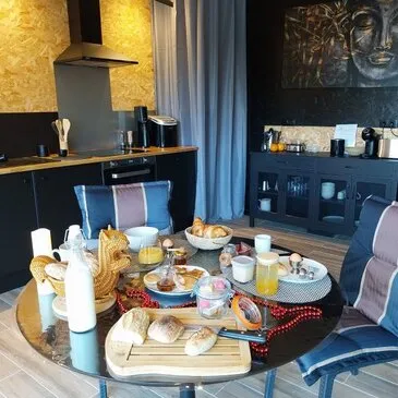 Nuit en Bulle avec Spa et Piscine Privatifs près de Carcassonne