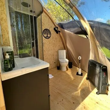 Nuit en Bulle avec Spa et Piscine Privatifs près de Carcassonne