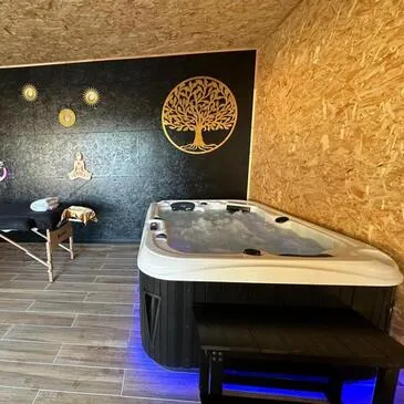 Nuit en Bulle avec Spa et Piscine Privatifs près de Carcassonne