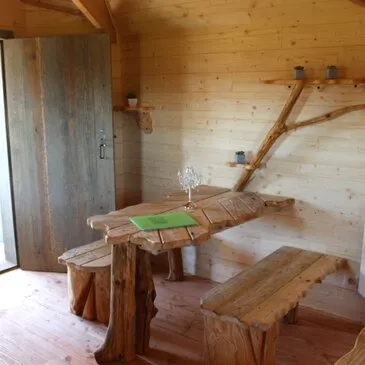 Cabane dans les Arbres avec Spa Privatif près d'Aurillac