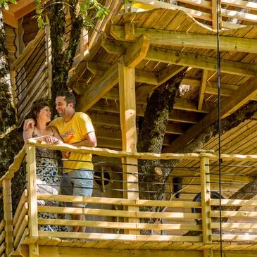 Cabane dans les Arbres avec Spa Privatif près d'Aurillac