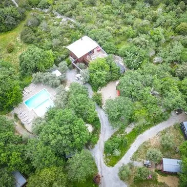 Cabane sur Pilotis avec Spa Privatif près de Privas
