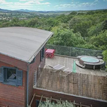 Cabane sur Pilotis avec Spa Privatif près de Privas