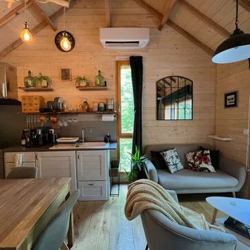 Cabane sur Pilotis avec Spa et Sauna Privatif au cœur du Loiret