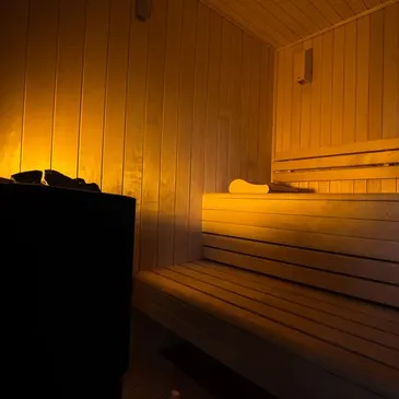 Cabane sur Pilotis avec Spa et Sauna Privatif au cœur du Loiret