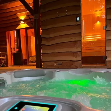 Cabane sur Pilotis avec Spa et Sauna Privatif au cœur du Loiret