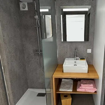 Cabane sur l'eau près de Reims