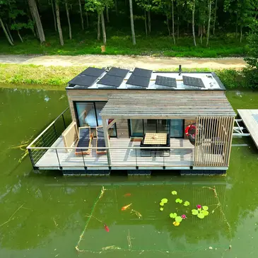 Cabane sur l'eau près de Reims