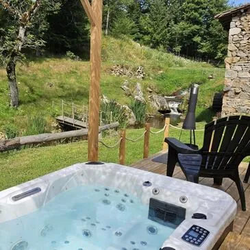 Nuit en Lodge avec Spa Privatif près de Clermont Ferrand