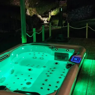 Nuit en Lodge avec Spa Privatif près de Clermont Ferrand