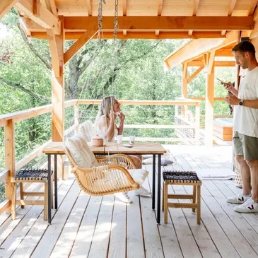 Cabane dans les Arbres avec Spa à Berat