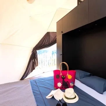 Nuit en Bulle avec Spa Privatif Près de Vallon-Pont-d'Arc