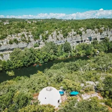 Nuit en Bulle avec Spa Privatif Près de Vallon-Pont-d'Arc