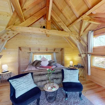 Nuit en Cabane dans les Arbres avec Jacuzzi près d'Étampes