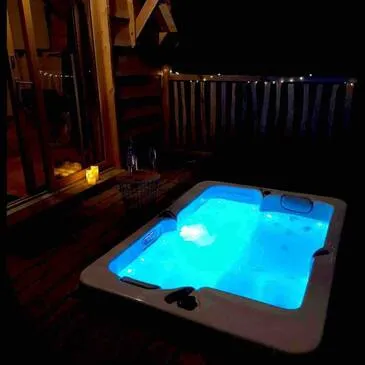 Nuit en Cabane dans les Arbres avec Jacuzzi près d'Étampes