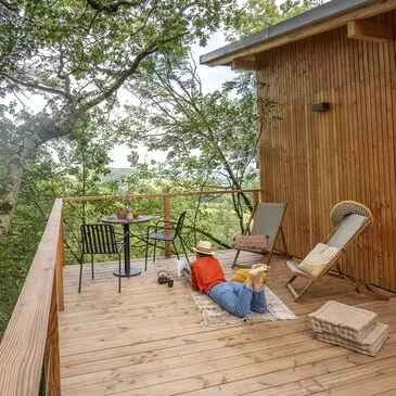Cabane sur Pilotis avec Jacuzzi Privatif près d'Agen