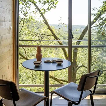 Cabane sur Pilotis avec Jacuzzi Privatif près d'Agen