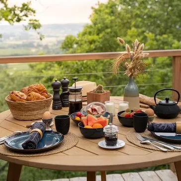 Cabane sur Pilotis avec Jacuzzi Privatif près d'Agen
