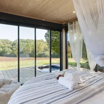 Nuit en Cabane avec Jacuzzi Privatif près de Mont-de-Marsan
