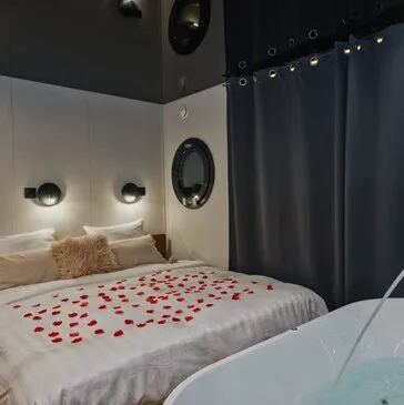 Nuit Insolite en House Boat au coeur des Gorges de la Loire