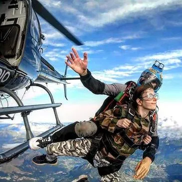 Saut en Parachute depuis un Hélicoptère à Châtel - Le Lac Léman
