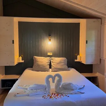 Cabane sur Pilotis avec Jacuzzi Privatif près de Périgueux