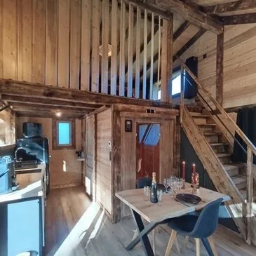 Cabane avec Bain Nordique et Sauna Privatif au Cœur du Haut Jura