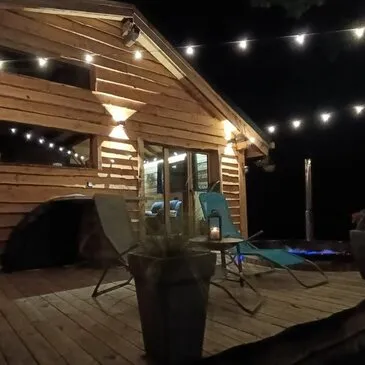 Cabane avec Bain Nordique et Sauna Privatif au Cœur du Haut Jura