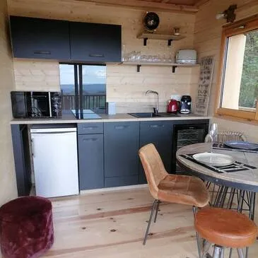 Cabane sur Pilotis avec Jacuzzi Privatif près d'Aurillac