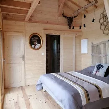 Cabane sur Pilotis avec Jacuzzi Privatif près d'Aurillac