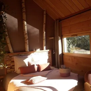 Cabane sur l'Eau avec Spa Privatif à Montereau