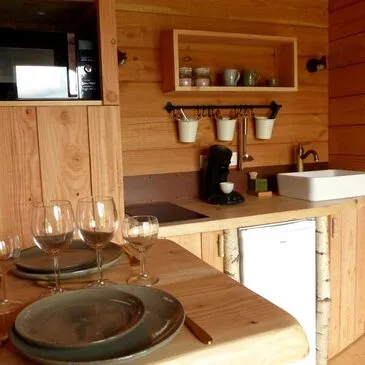 Cabane sur l'Eau avec Spa Privatif à Montereau