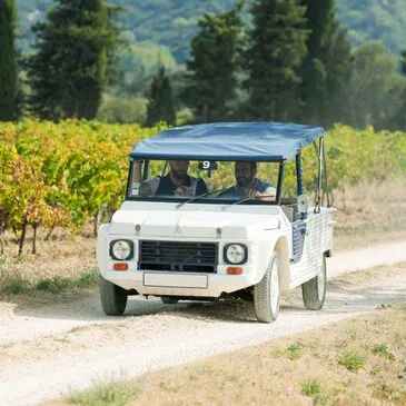 Balade en Méhari Electrique entre Garrigue et Pont du Gard
